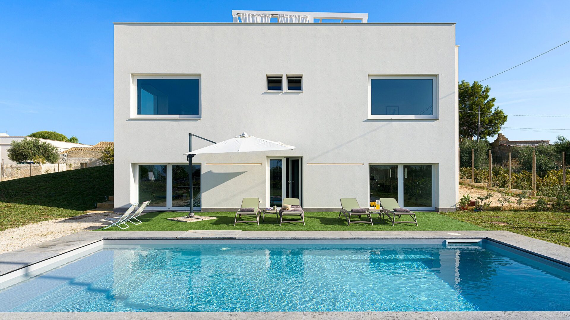 The outdoor of Villa Mozia View and the private pool