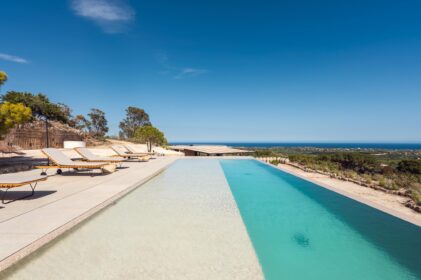 The infinity pool of Villa Petra