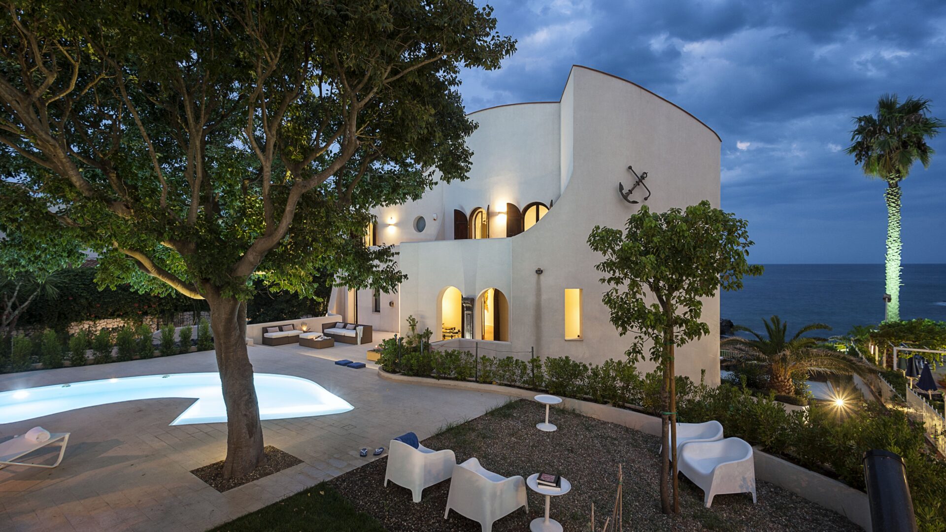 Villa Seashore's outdoor at the evening