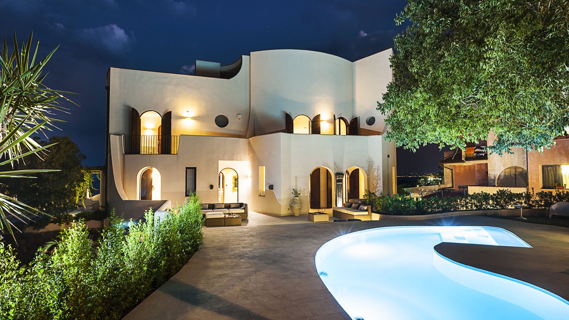 Villa Seashore's outdoor by night