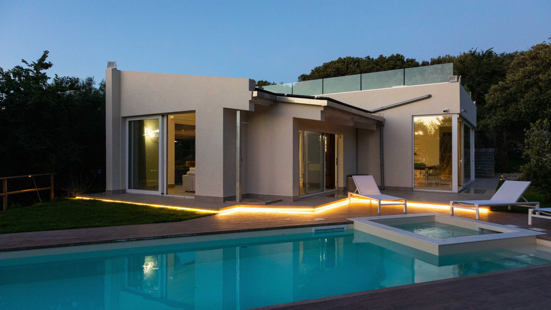 Villa Ferla Verde's pool at the sunset