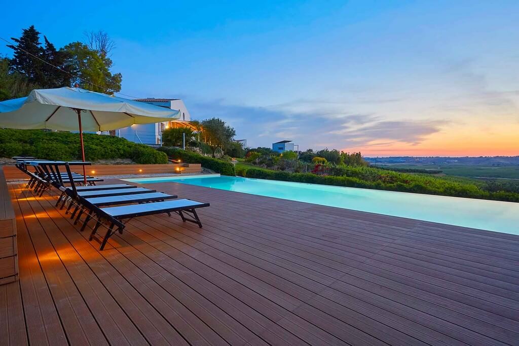 Casa Melograno's pool at the sunset