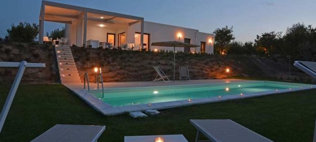 Country Villa Il Mandorlo with private pool and near the sea